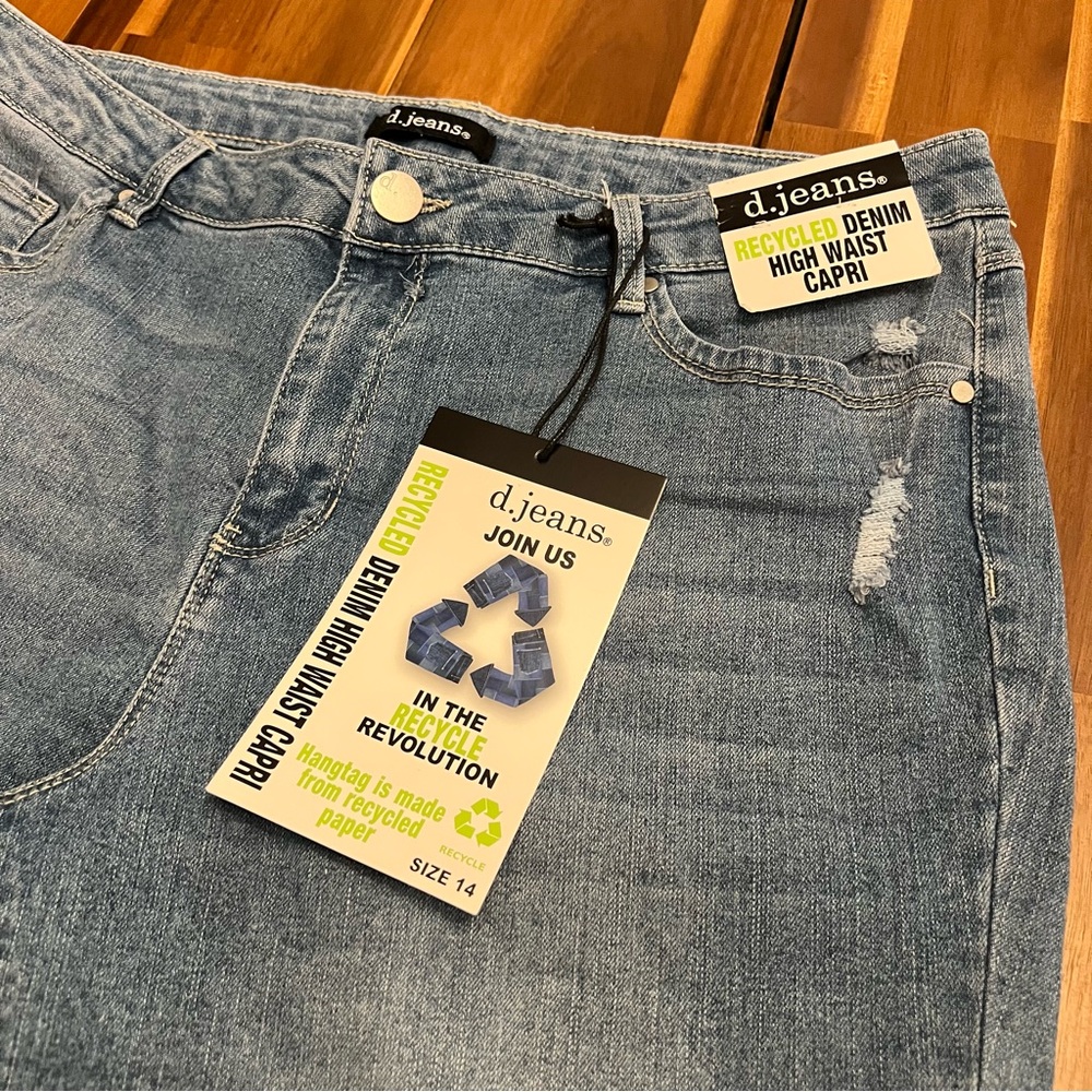 🆕 d.jeans High Waisted Distressed Denim Capri Jeans Size 14 - Picture 3 of 10